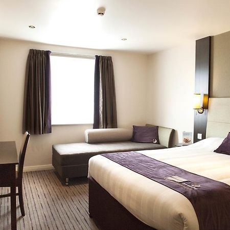 Premier Inn Fleet Eksteriør bilde