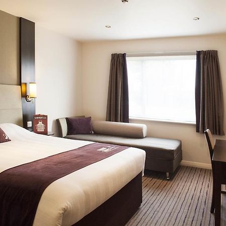 Premier Inn Fleet Eksteriør bilde
