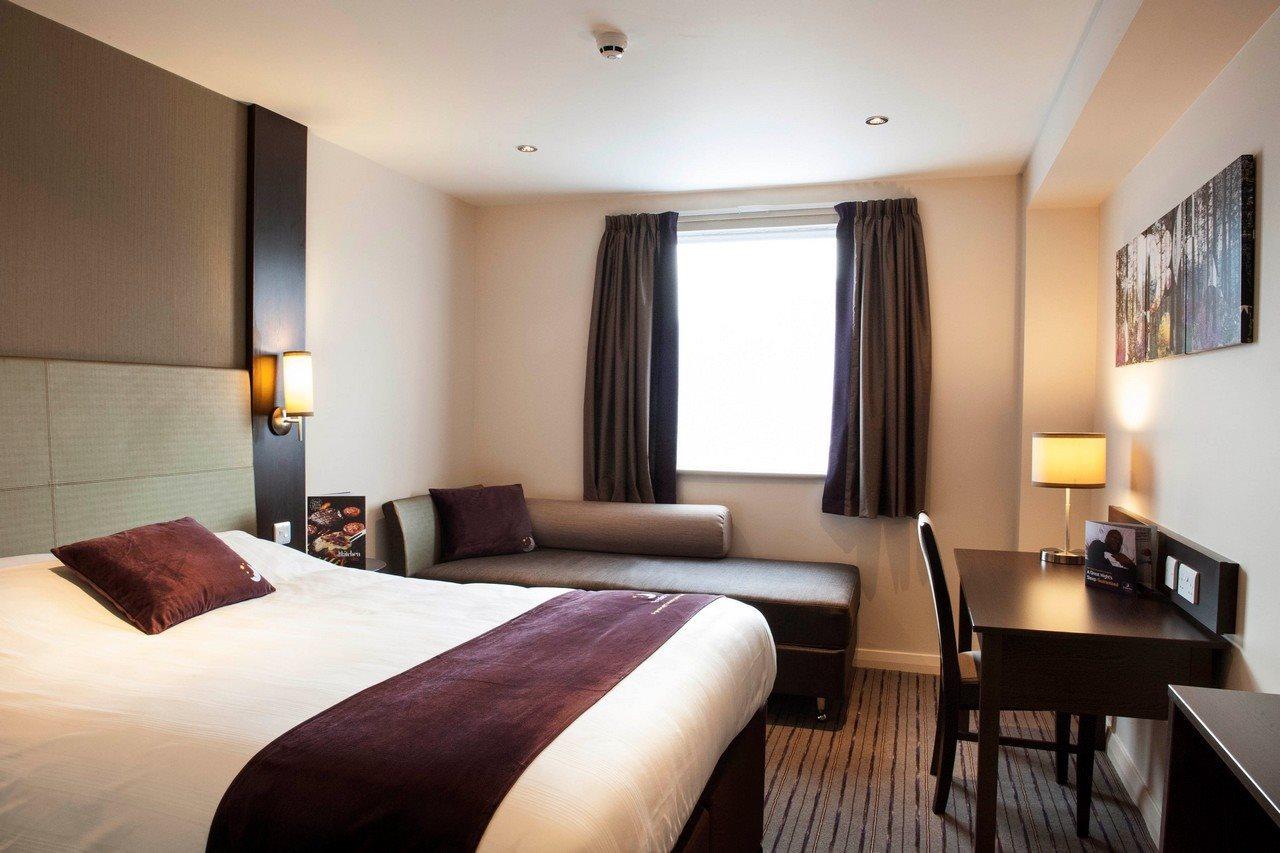 Premier Inn Fleet Eksteriør bilde