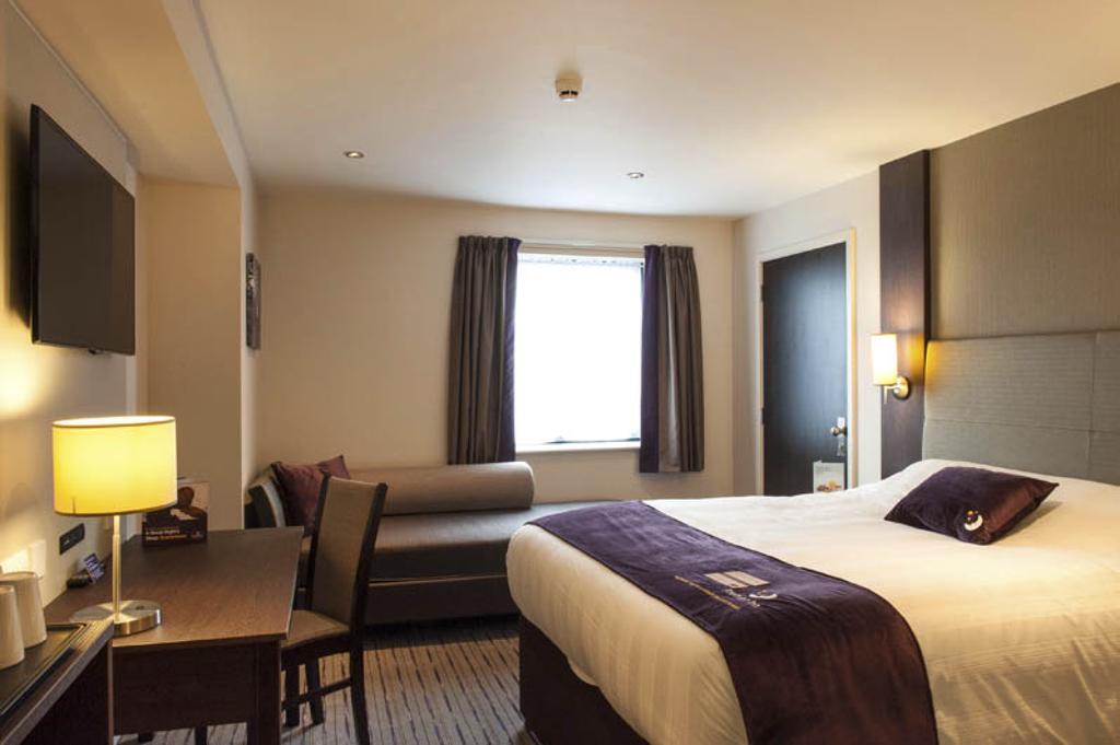 Premier Inn Fleet Eksteriør bilde
