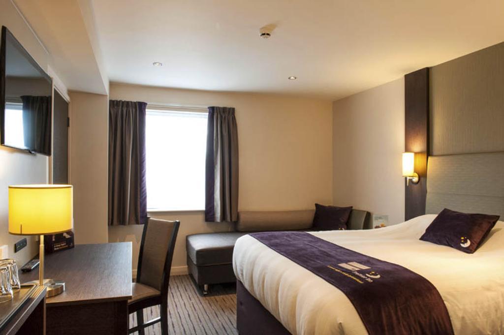 Premier Inn Fleet Eksteriør bilde