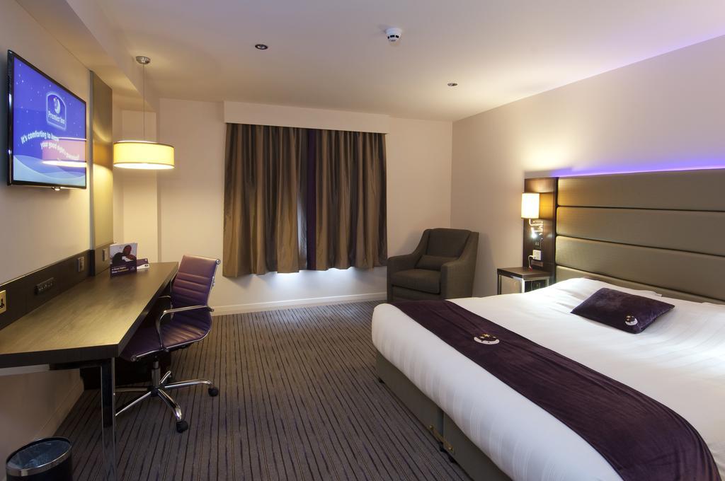 Premier Inn Fleet Eksteriør bilde