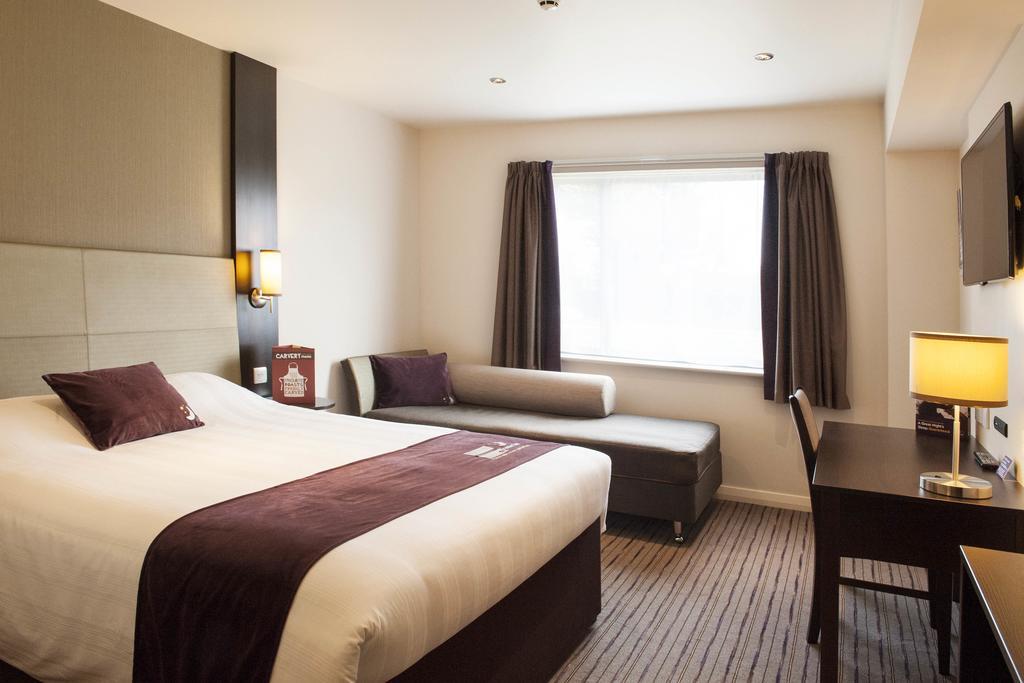 Premier Inn Fleet Eksteriør bilde