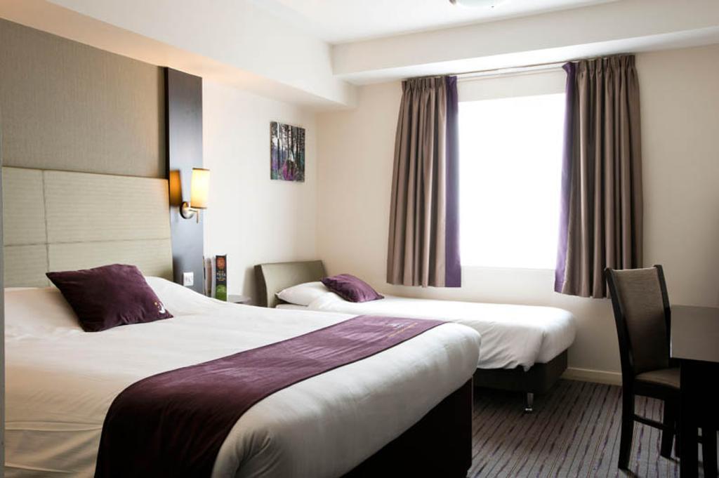 Premier Inn Fleet Eksteriør bilde